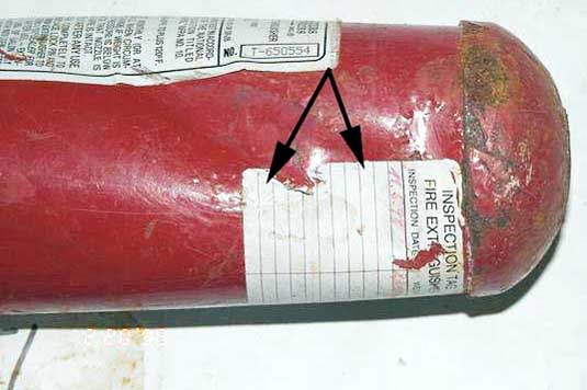 Extincteur au halon récupéré - marque d'impact sur la pièce produite 1-7151